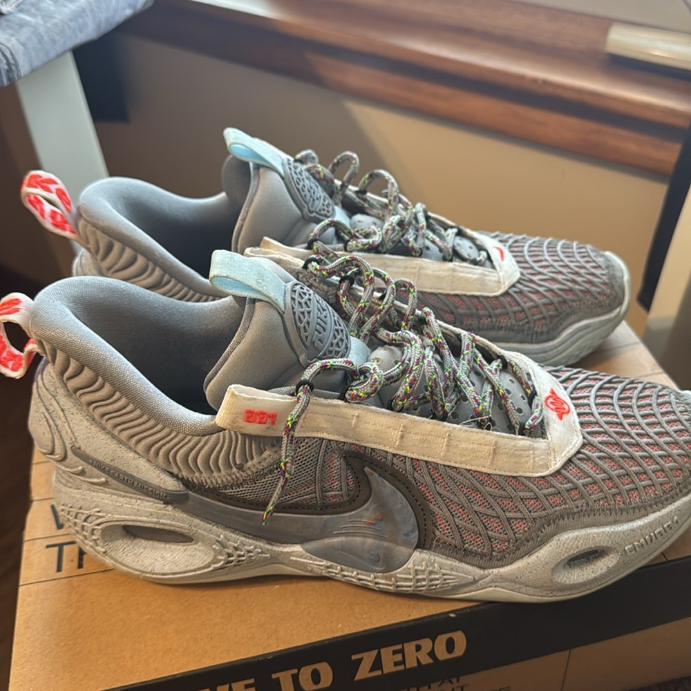 Nike COSMIC UNITY
Particle Grey
Size 10.5
Used